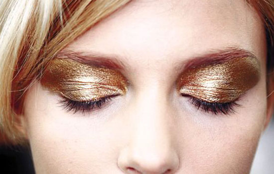 四色珠光眼影带刷子,画眼影的刷子是哪个