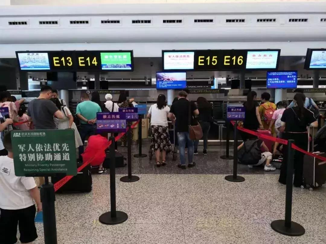 军人优待证家属随行,军人出行依法优先措施