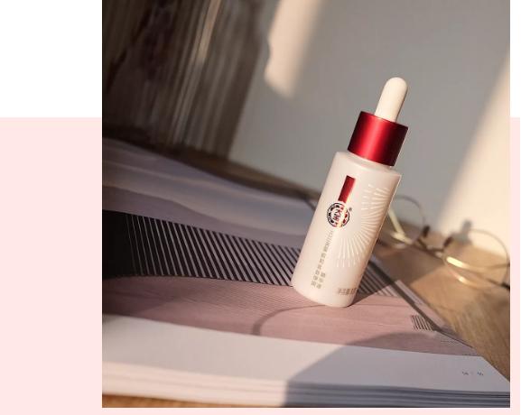 有句话说得好：美不美看脸，老不老看眼