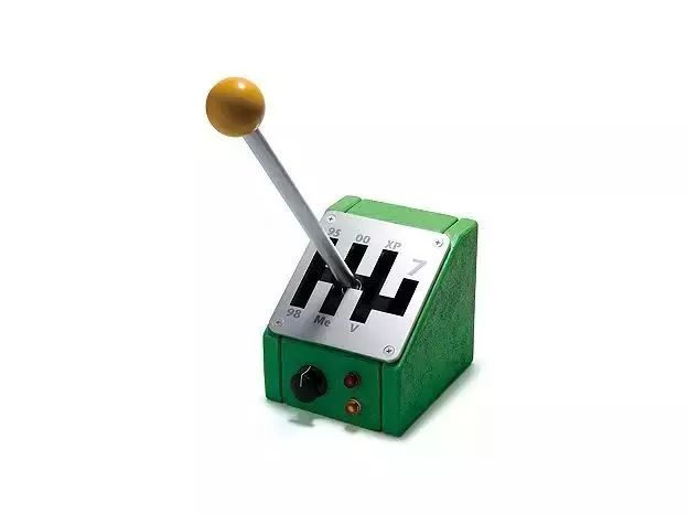 用遥控、领带、嘴巴操控手机打字？这公司设计了一本书的沙雕产品