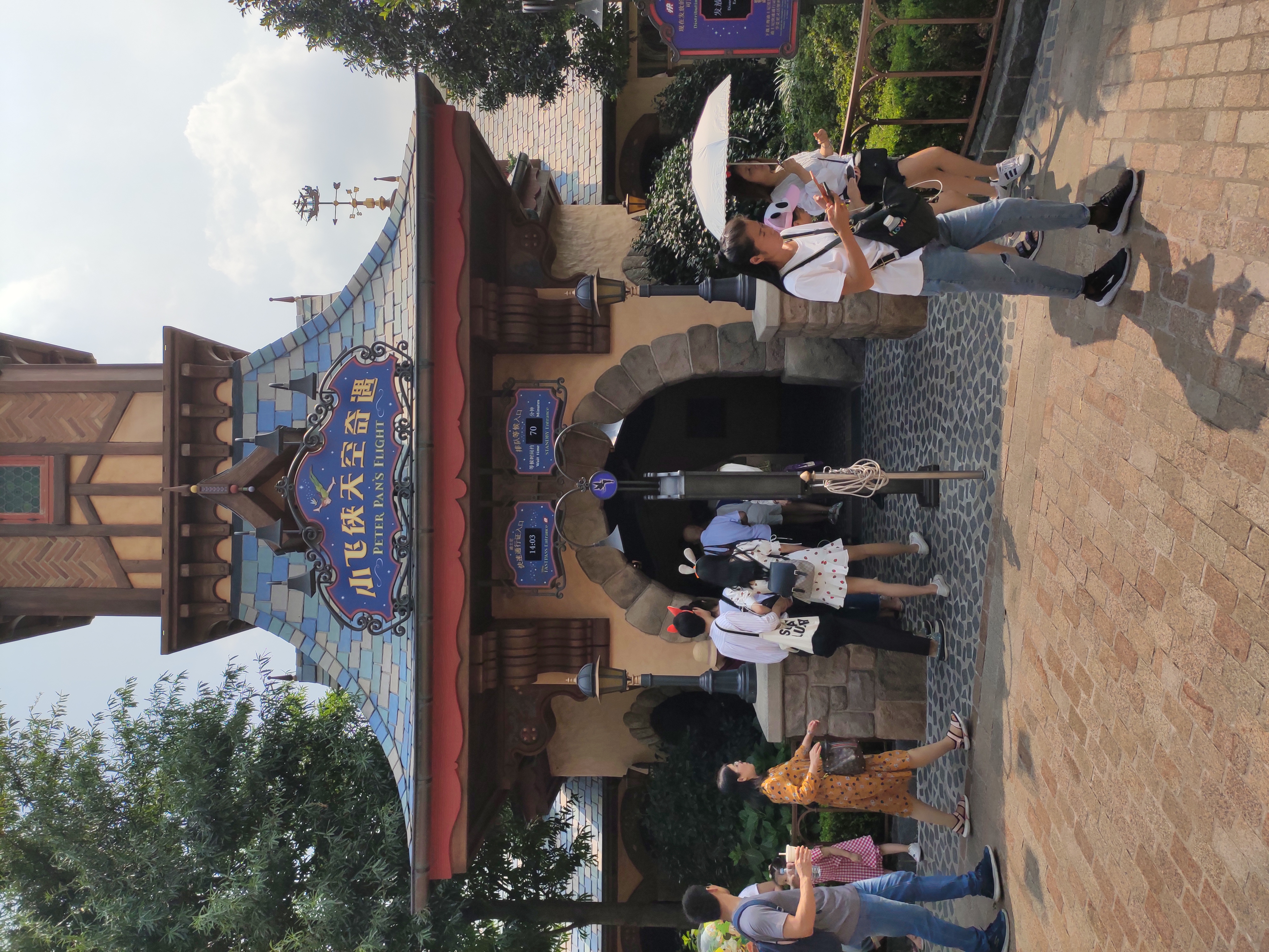 上海迪士尼一大一小旅游攻略,上海迪士尼吃住攻略讲解