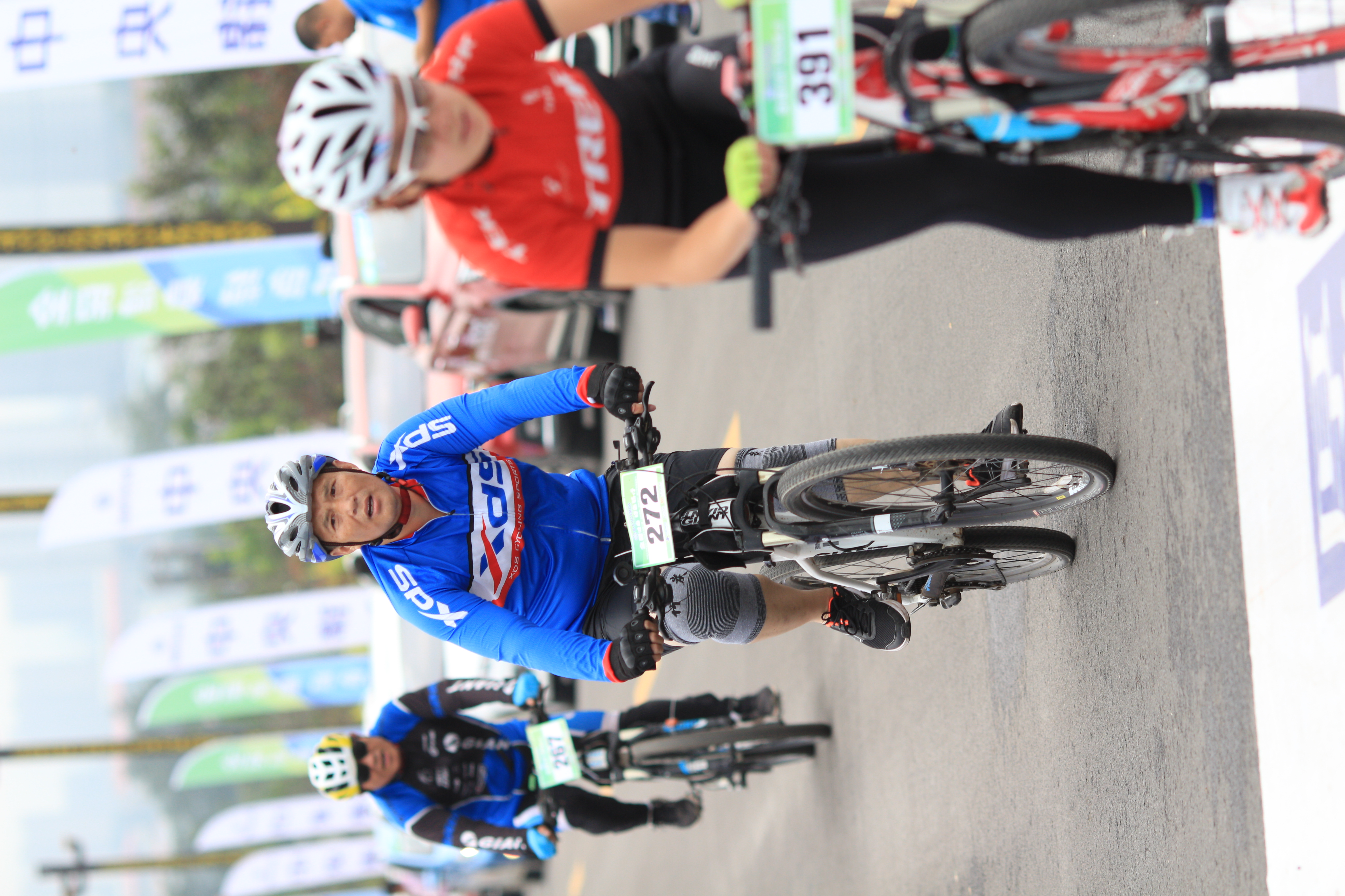 相机怎么抓拍运动中的人,单反相机运动拍摄技巧