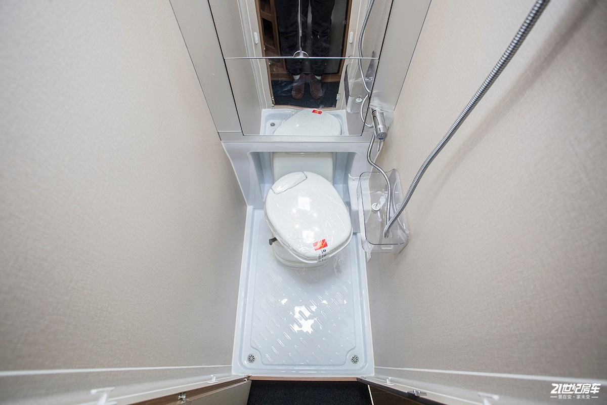 了解上汽大通maxusv90最新动态,上汽大通maxusv902023款2.0t短轴低顶