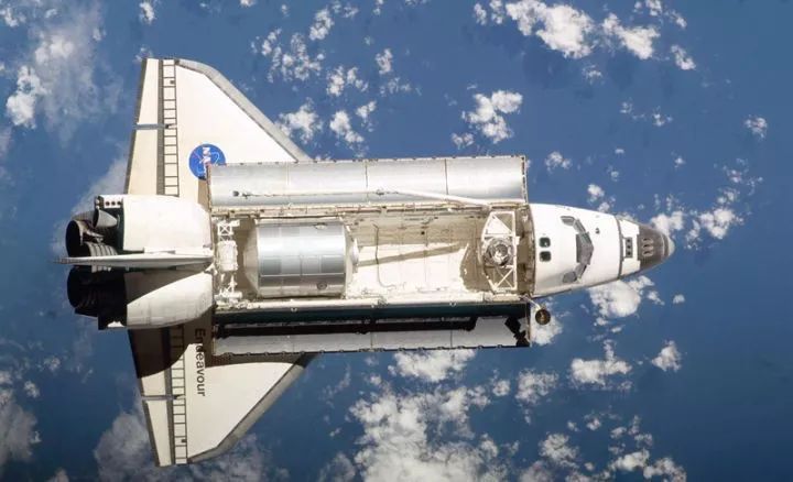 太空徒手抓卫星？玩命的宇航员到底在干什么？