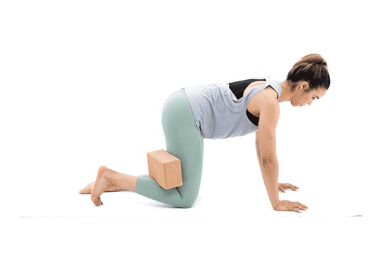 这10个动作用上瑜伽砖辅助，让你的核心更有力，练习更轻松