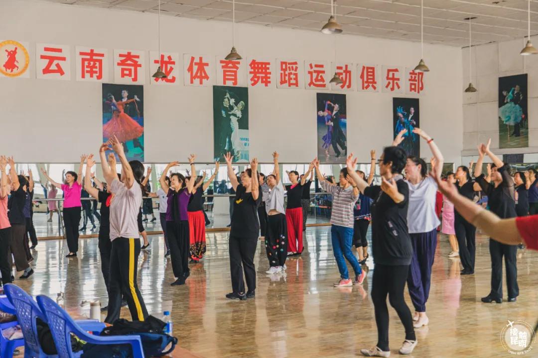 一座昆钢城半部云南史,昆明拓东体育馆和贺龙体育馆