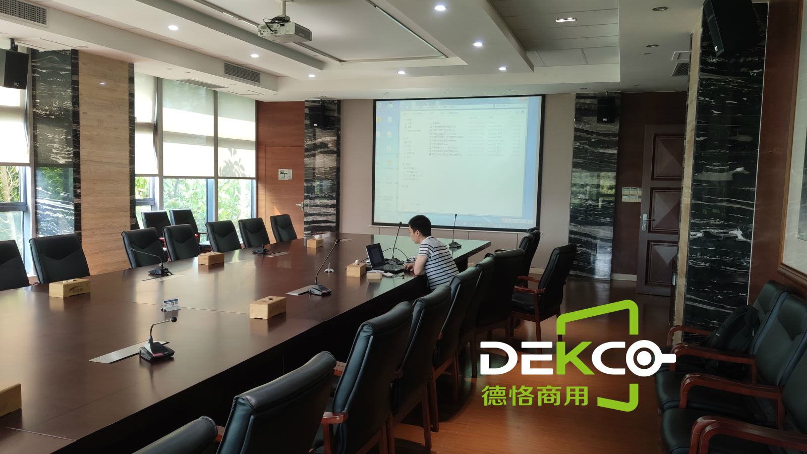 macbook投屏到电视,苹果笔记本怎么无线投屏到投影仪