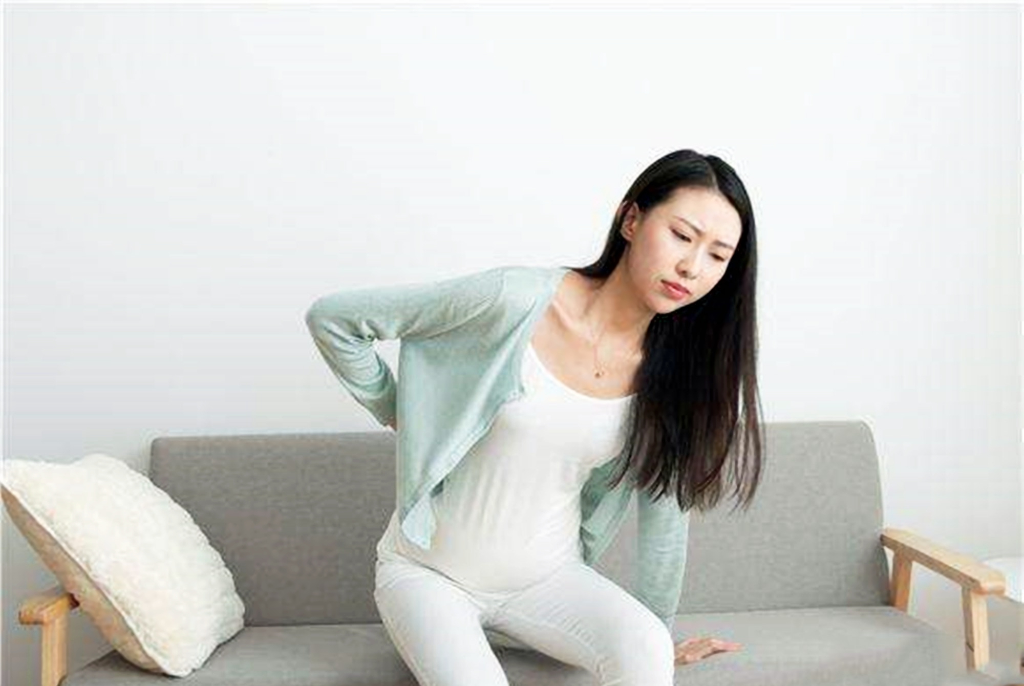 产后女性腰疼最快缓解方法,产后腰疼的原因及缓解方法