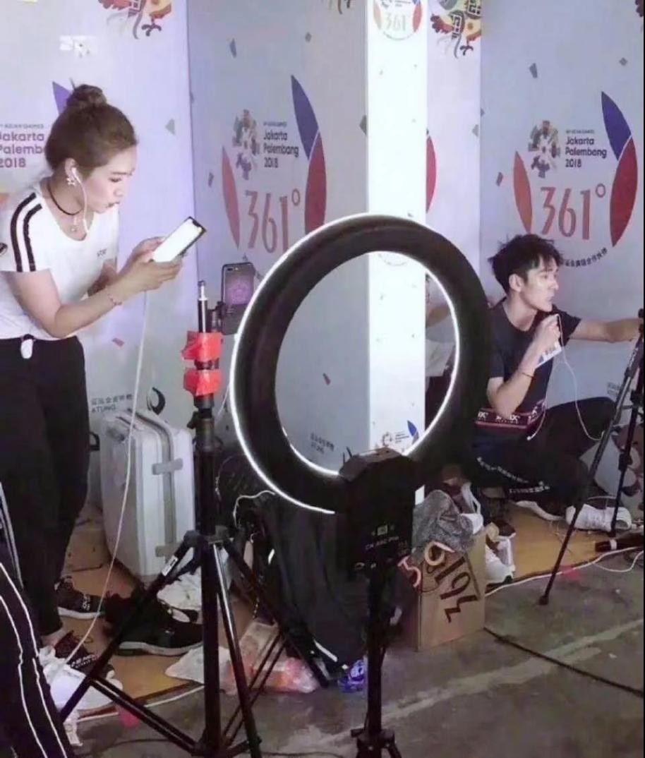 薇娅一年卖115亿，她不露脸也能月入300万，网红到底有多挣钱？