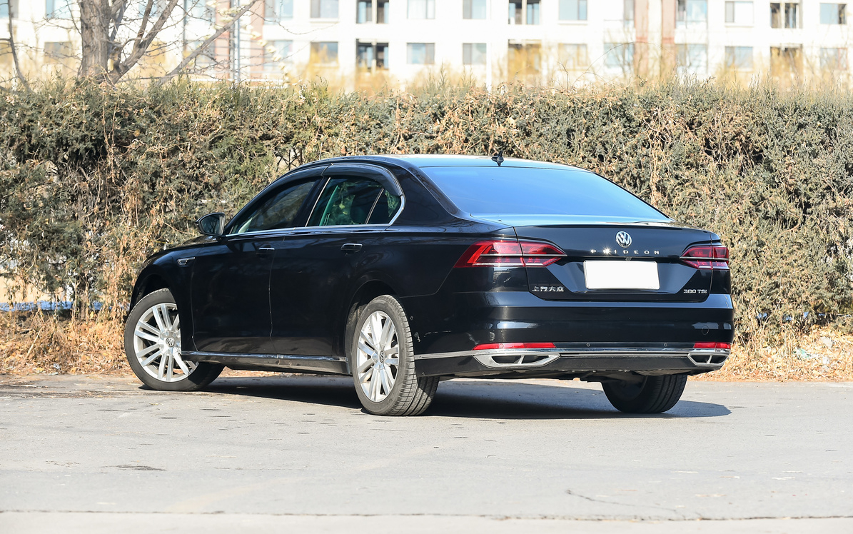 辉腾降价5万是真的吗,大众小辉腾高配