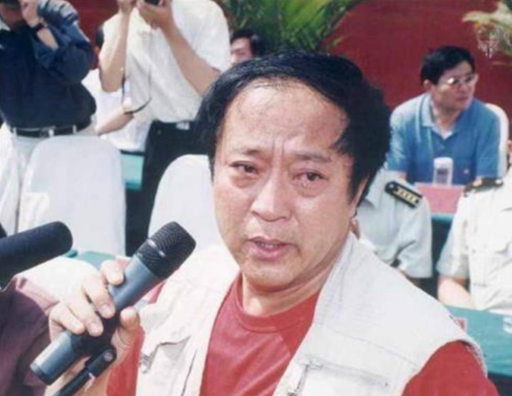 冯巩搭档牛群：被质疑贪污，64岁节目中晕倒，这些年他有多惨？