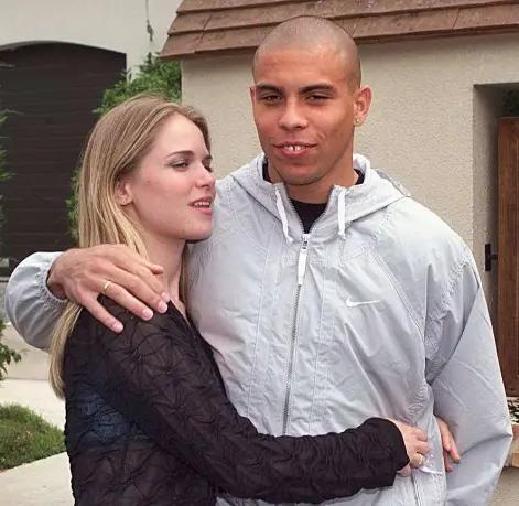 外星人得过几次世界杯冠军,20岁大罗获足球先生