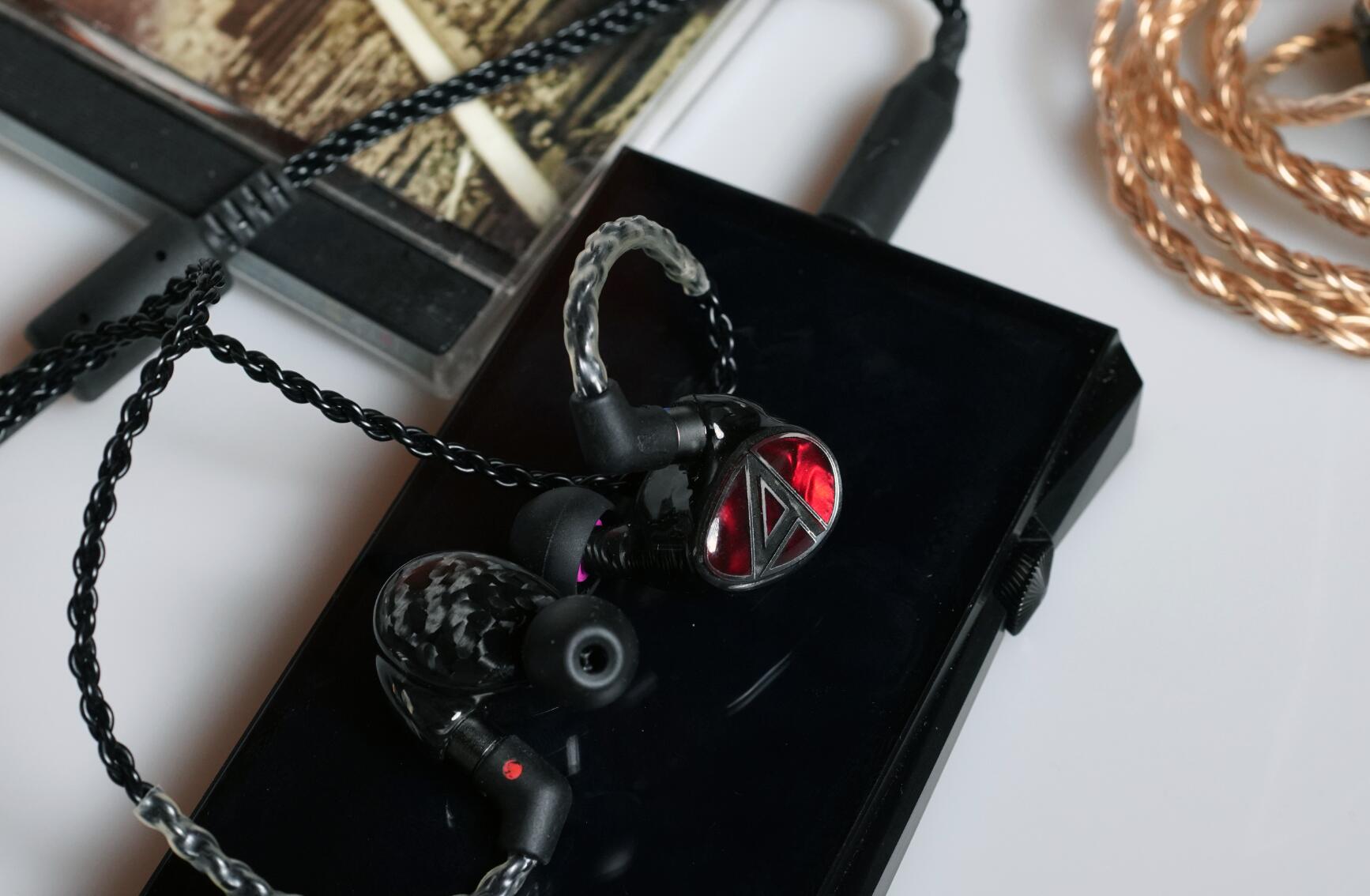 聊一下我喜欢的摇滚音乐以及适合听摇滚的耳机，*放播**器