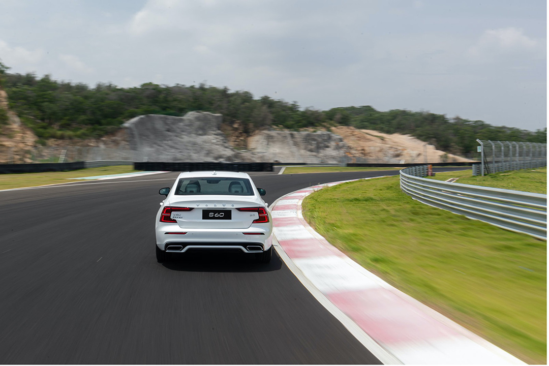 安全又贴心全新沃尔沃s60试驾快评,沃尔沃s60b4智逸豪华版试驾