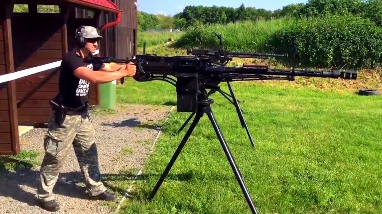 枪支后坐力多大,枪械的后坐力不会伤到自己吗