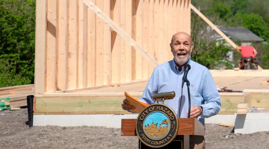 美国学校办另类活动被批,美国学校校长跳舞