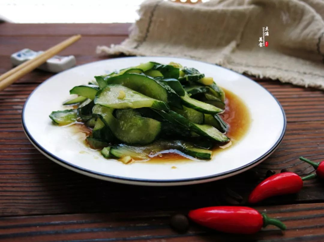 入秋口，别急着“贴秋膘”，天气干燥宜润燥，多吃这三个蔬菜好