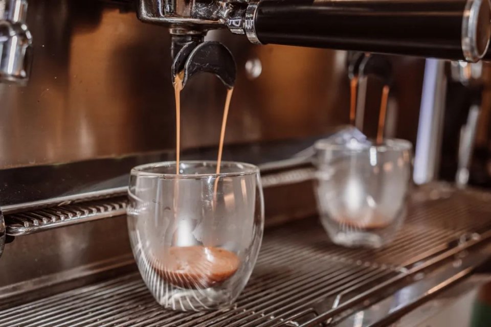 广州猫屎咖啡沙面1号店的咖啡师,沙面猫屎咖啡必打卡之地