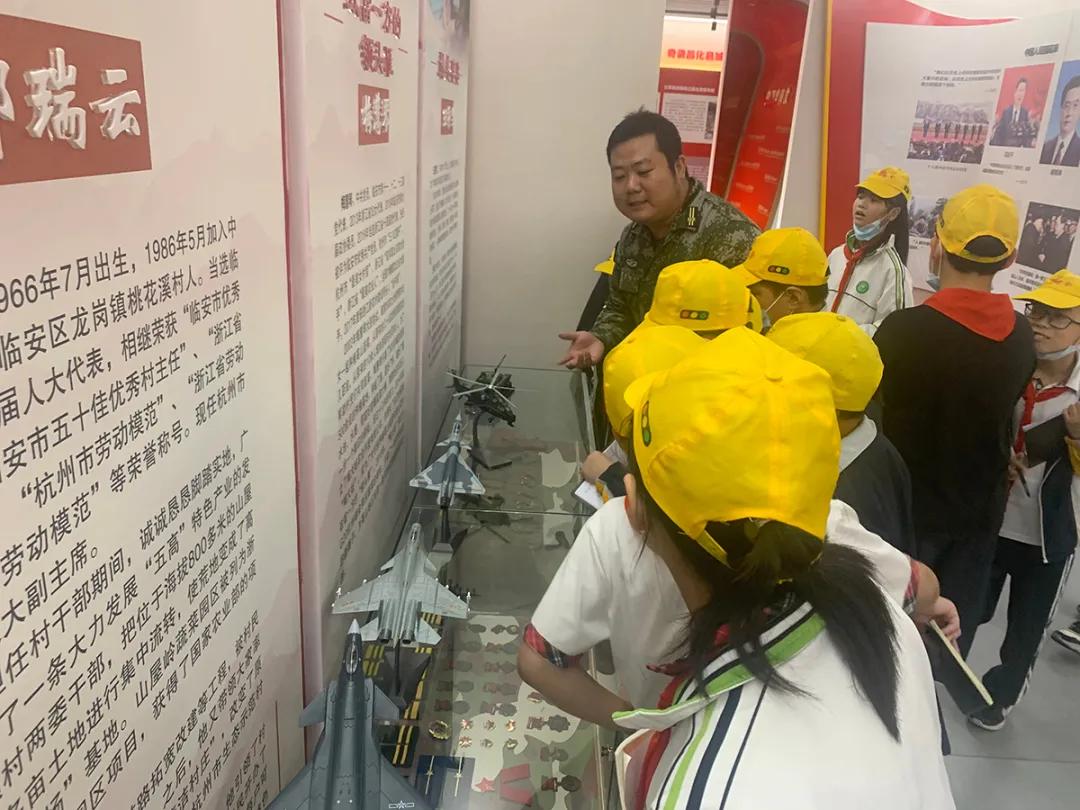 国防教育是幼儿的必修课,国防教育进校园童心共筑中国梦