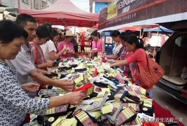 摆地摊卖袜子真能月入几万吗,摆地摊卖袜子怎么卖得快一些