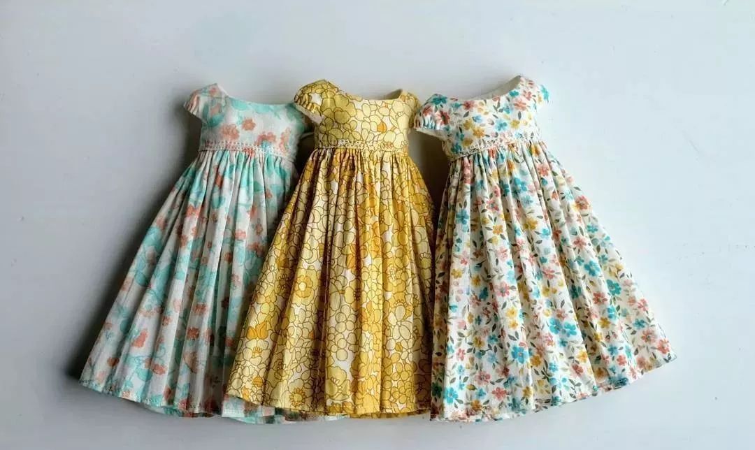 恨不能把她的芭比娃衣穿上自己身上......