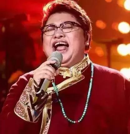 比翡翠还时尚的玉石，连希拉里都被俘获了。