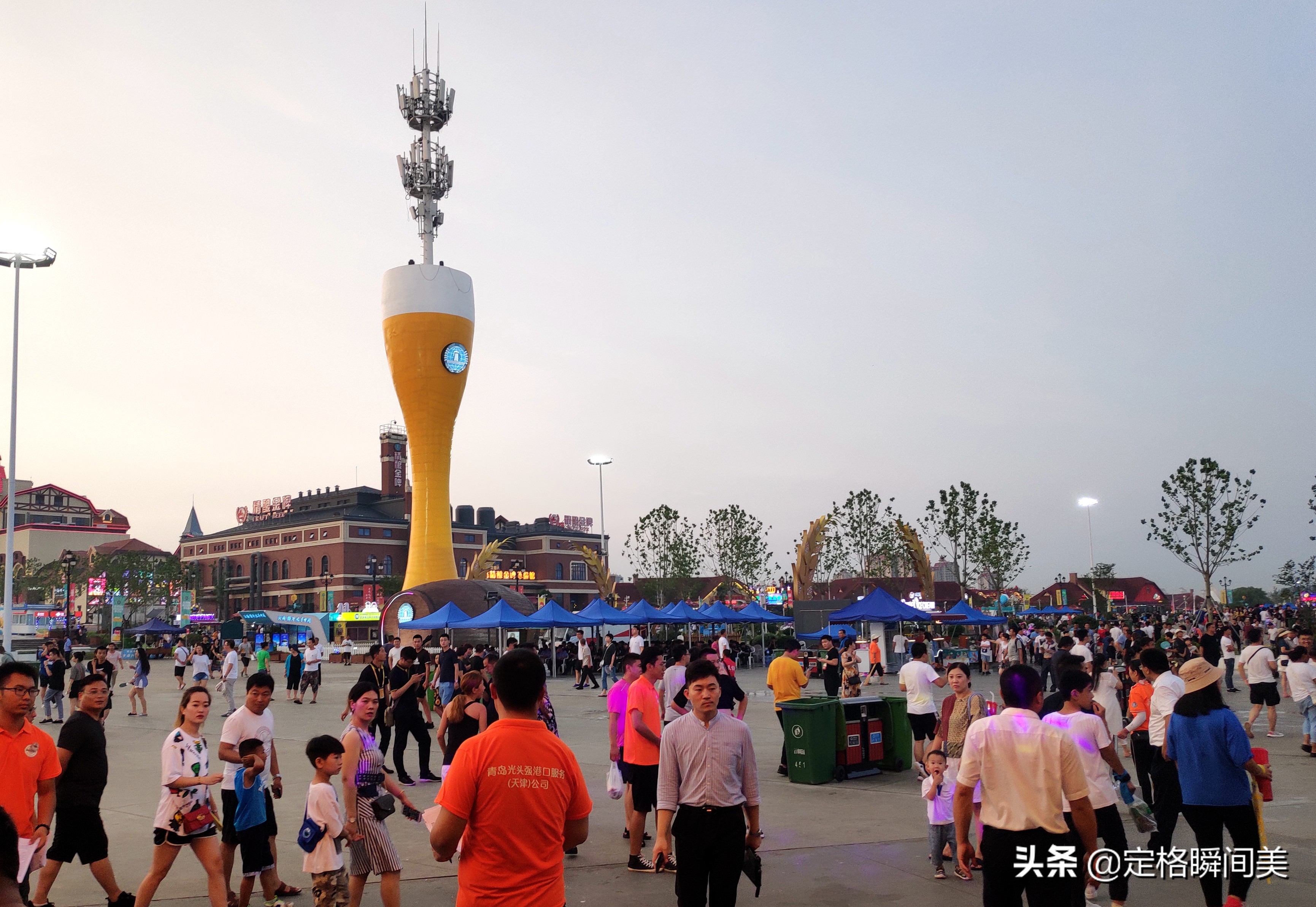 小生意赚大钱，晚上顾客排长队，一月的收入比你一年挣得都多