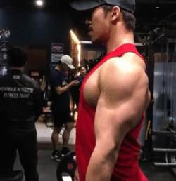 肌肉男女实力强啪，帅翻整个健身圈