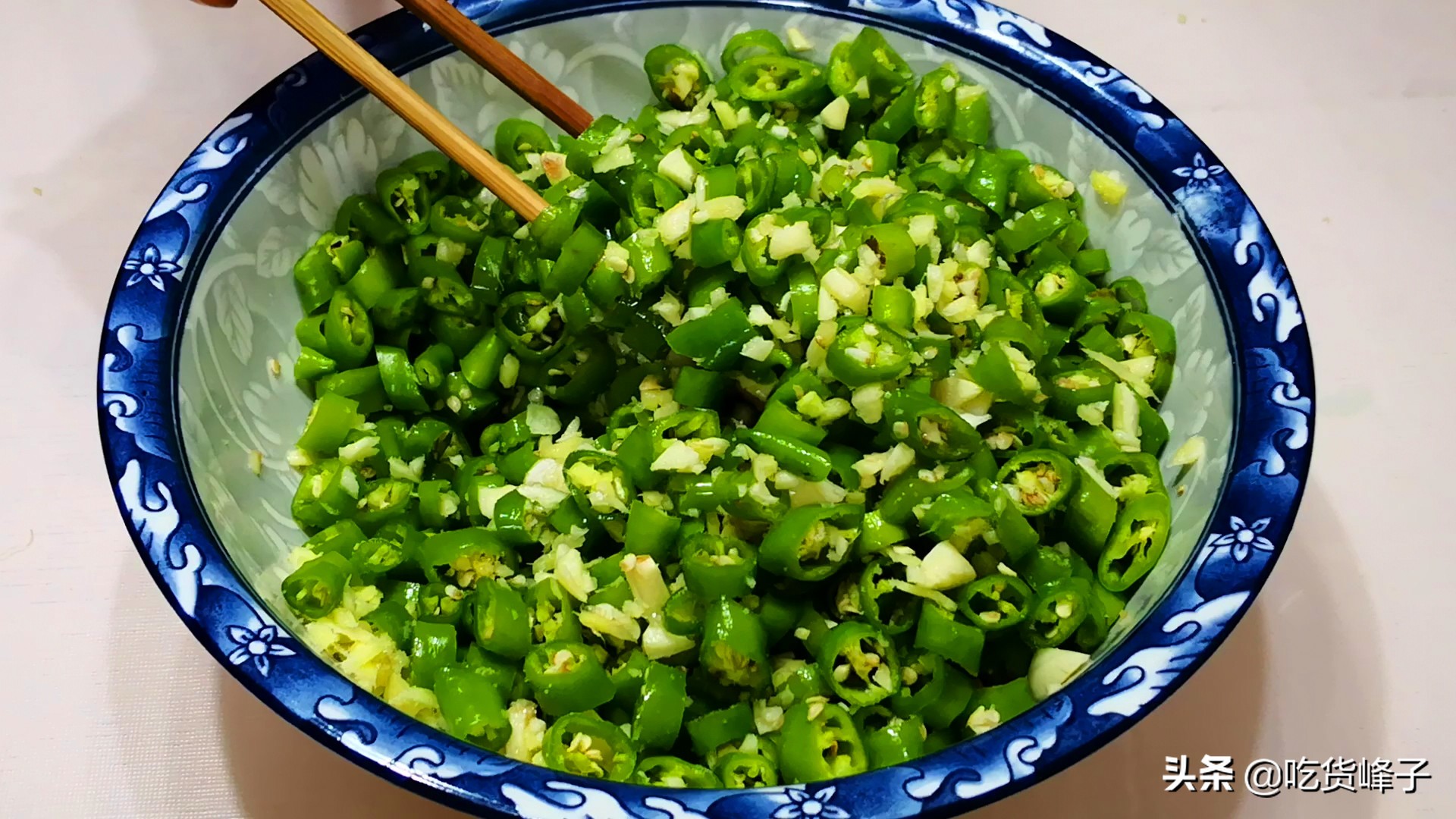 秋天普通辣椒做法,东北秋天辣椒做法