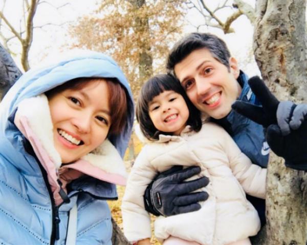 梁咏琪女儿长大后照片,梁咏琪和女儿同框近照