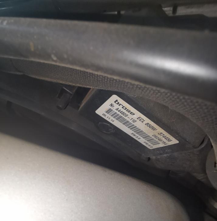 5年的奔驰C260还会贬值多少,十多年的奔驰g值得买吗