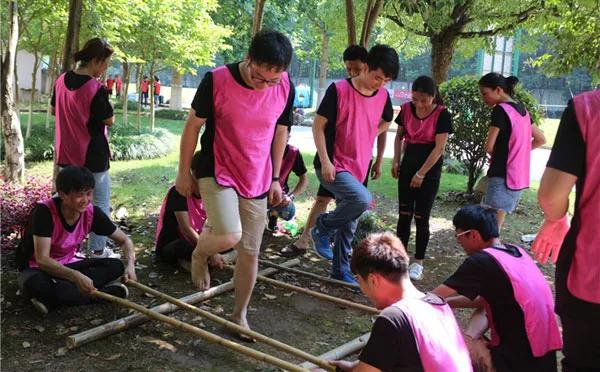 适合百人以上的团建拓展,拓展团建哪里值得推荐