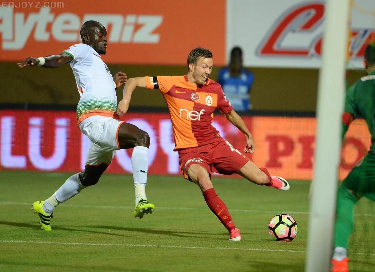 欧联杯最新战报比赛结果,欧联杯各小组出线形势