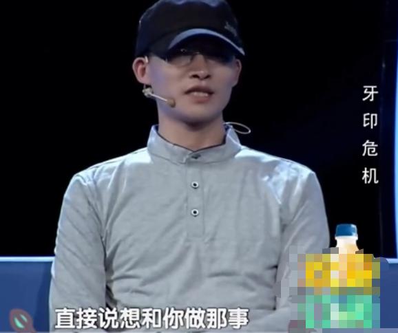 丈夫“辛苦养家”，两人视频妻子胸口突现牙印，丈夫当场发飙