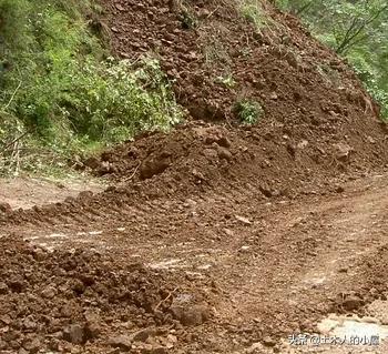 山体滑坡导致火车的侧翻,山体滑坡导致的火车事故