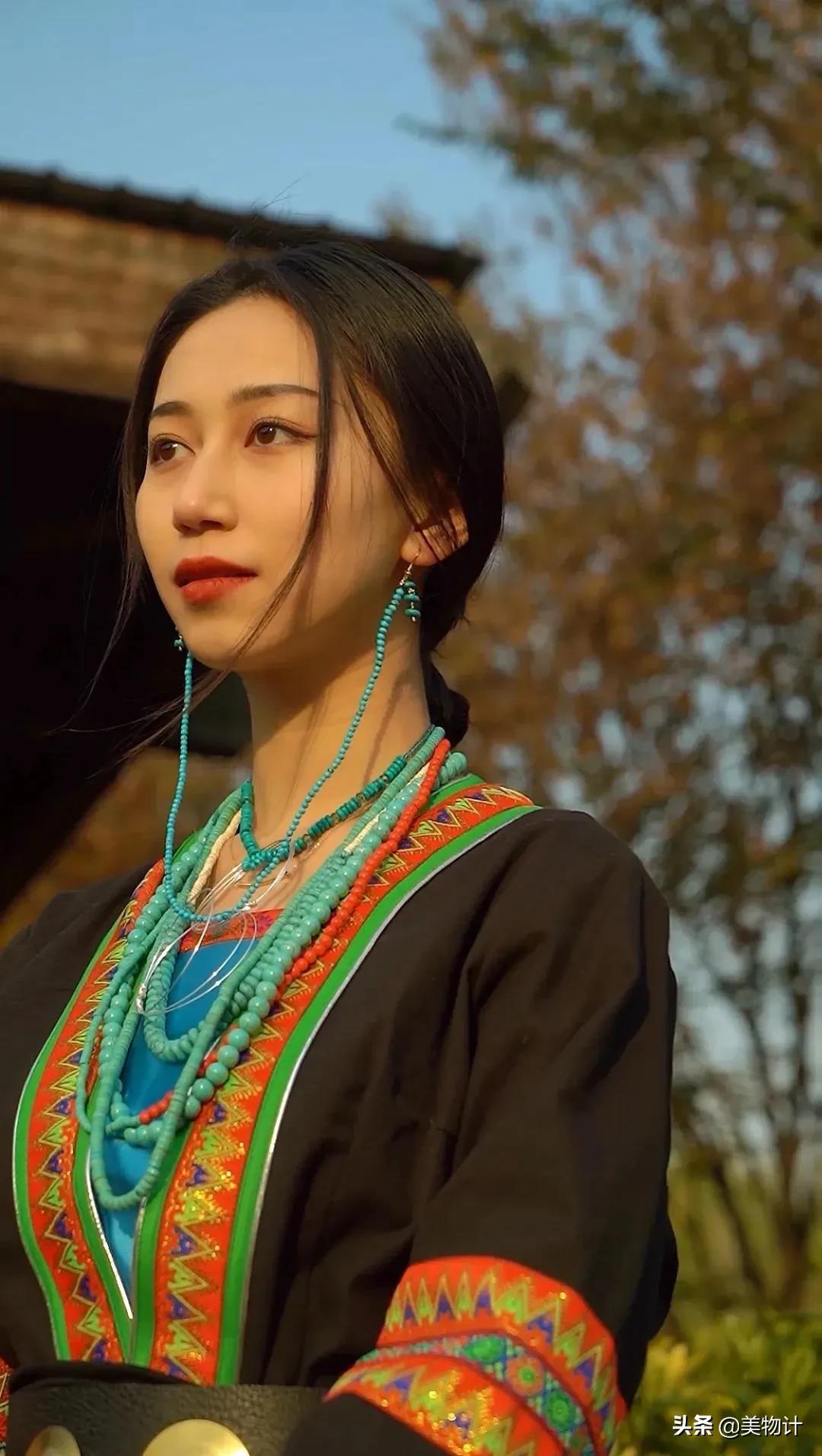 湖北95后女孩拍摄56个民族服饰,湖北女孩耗时247天拍摄56民族服饰