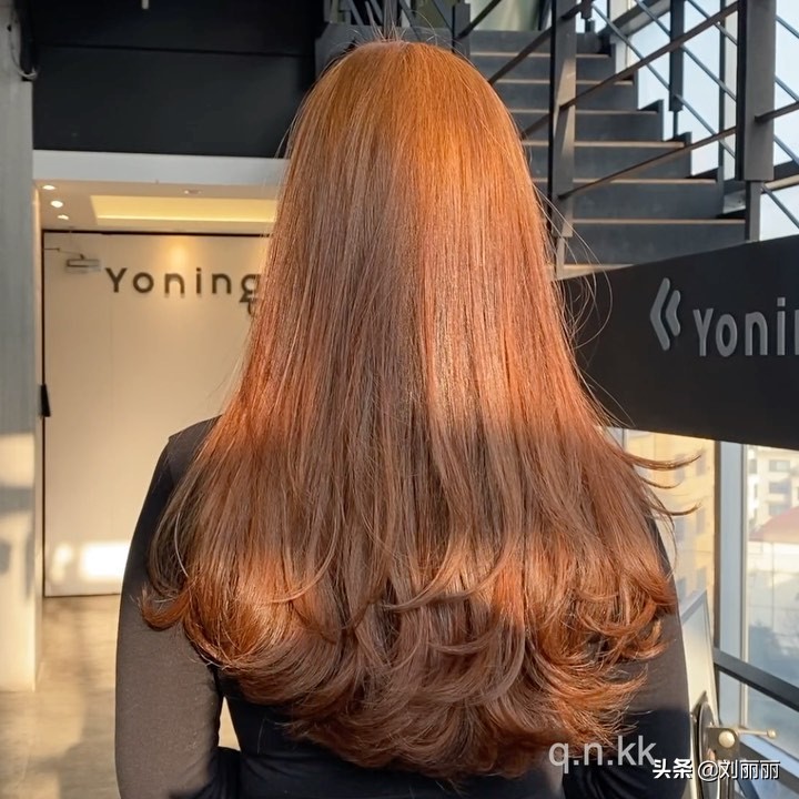 今年最流行羊毛卷中短发卷发,短发卷发推荐发量少羊毛卷