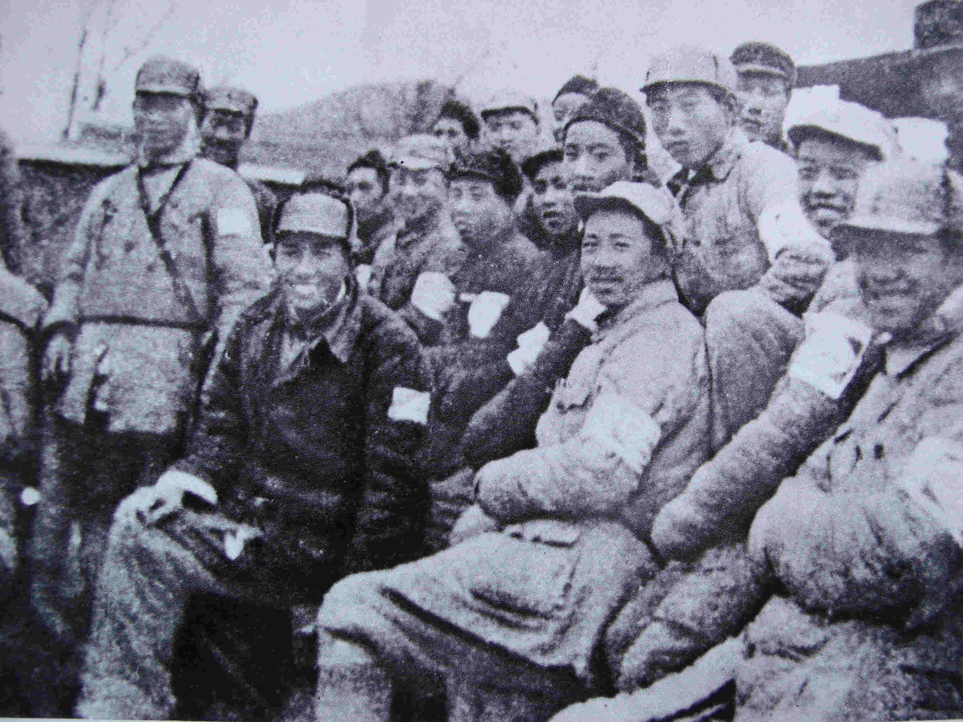 *世友许**被难住14天没打下县城，小班长一根竹竿一个滑轮，一天拿下