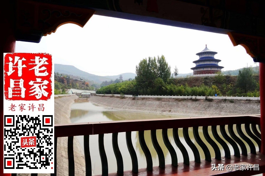 一个人行走在神秘的古建筑里,一个人行走在神秘的古建筑