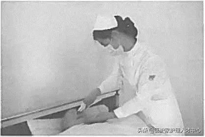 护理老年人清洁口腔,老年人身体清洗护理