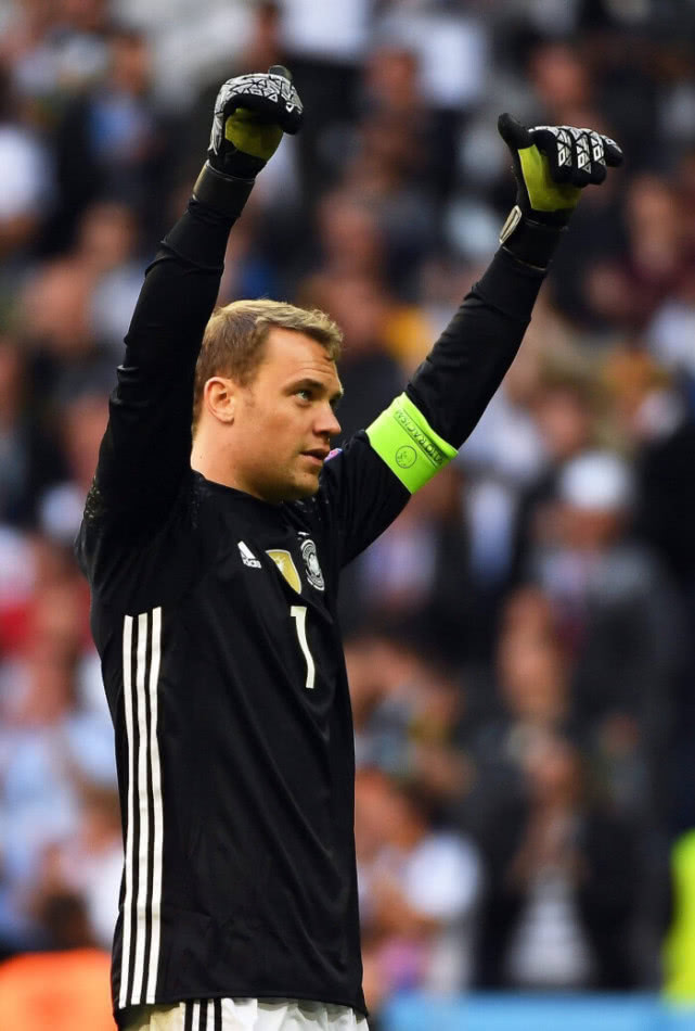 布冯的足球深度解析,布冯尤文图斯十大扑救瞬间