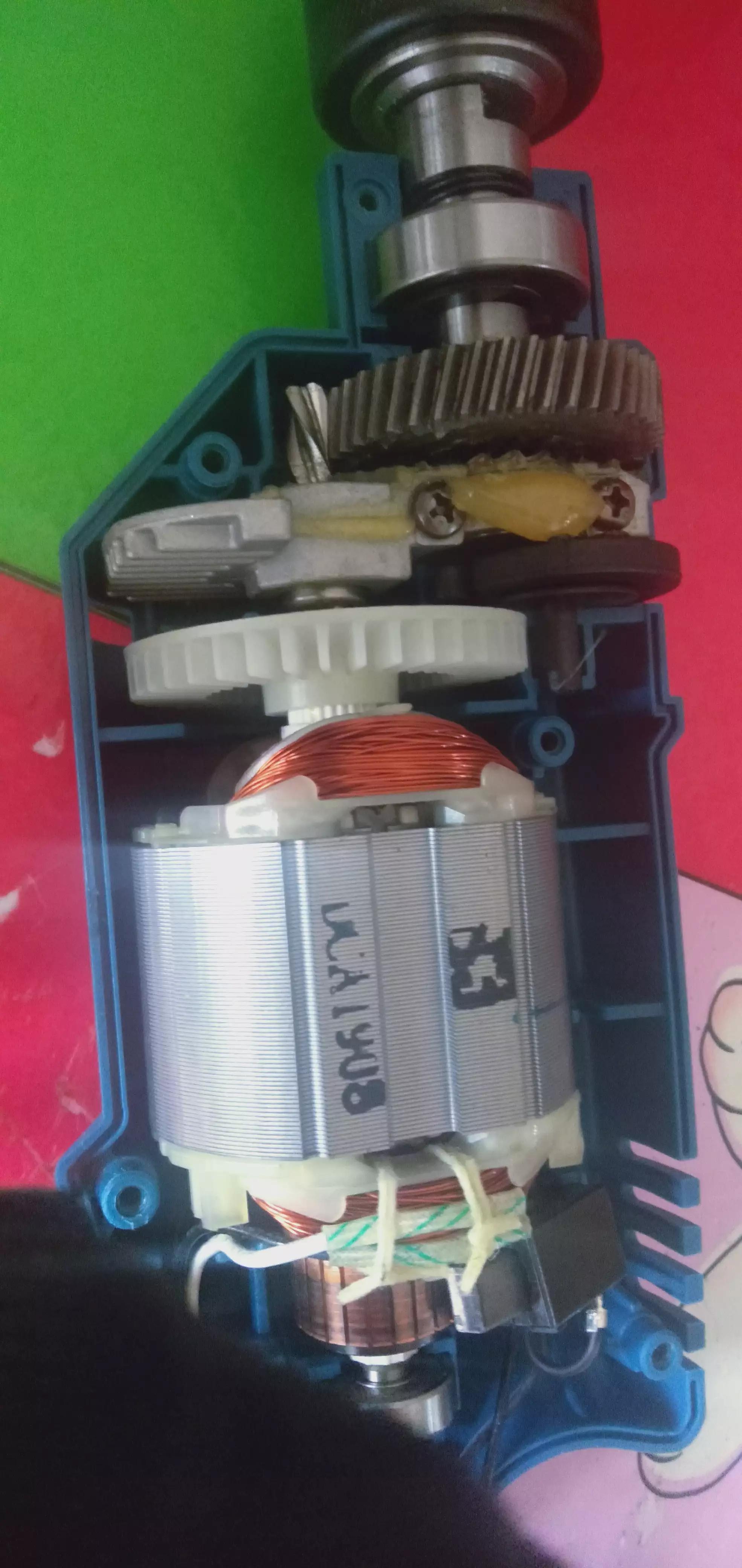 晶思达手电钻开关总成内部构造,插电款带冲击的手电钻