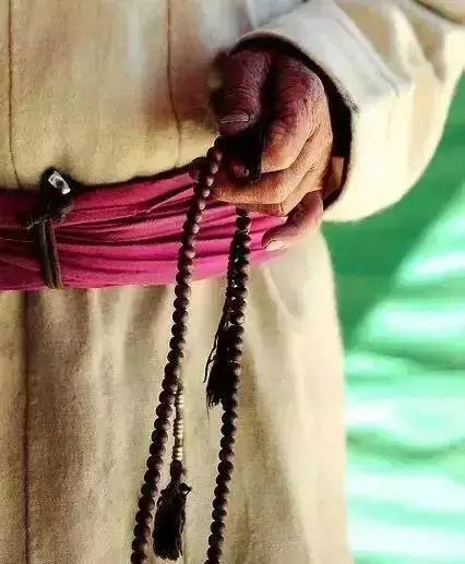 每一个佛珠都有一个故事,一串佛珠的真实故事