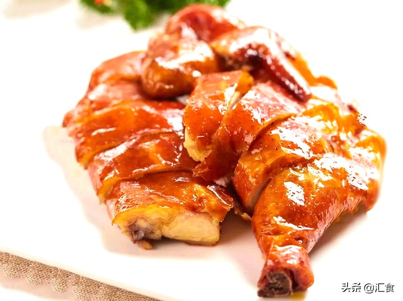 茶香脆皮鸡、蜂巢宫保鹅肝、金瓜泡沫百花酿海参