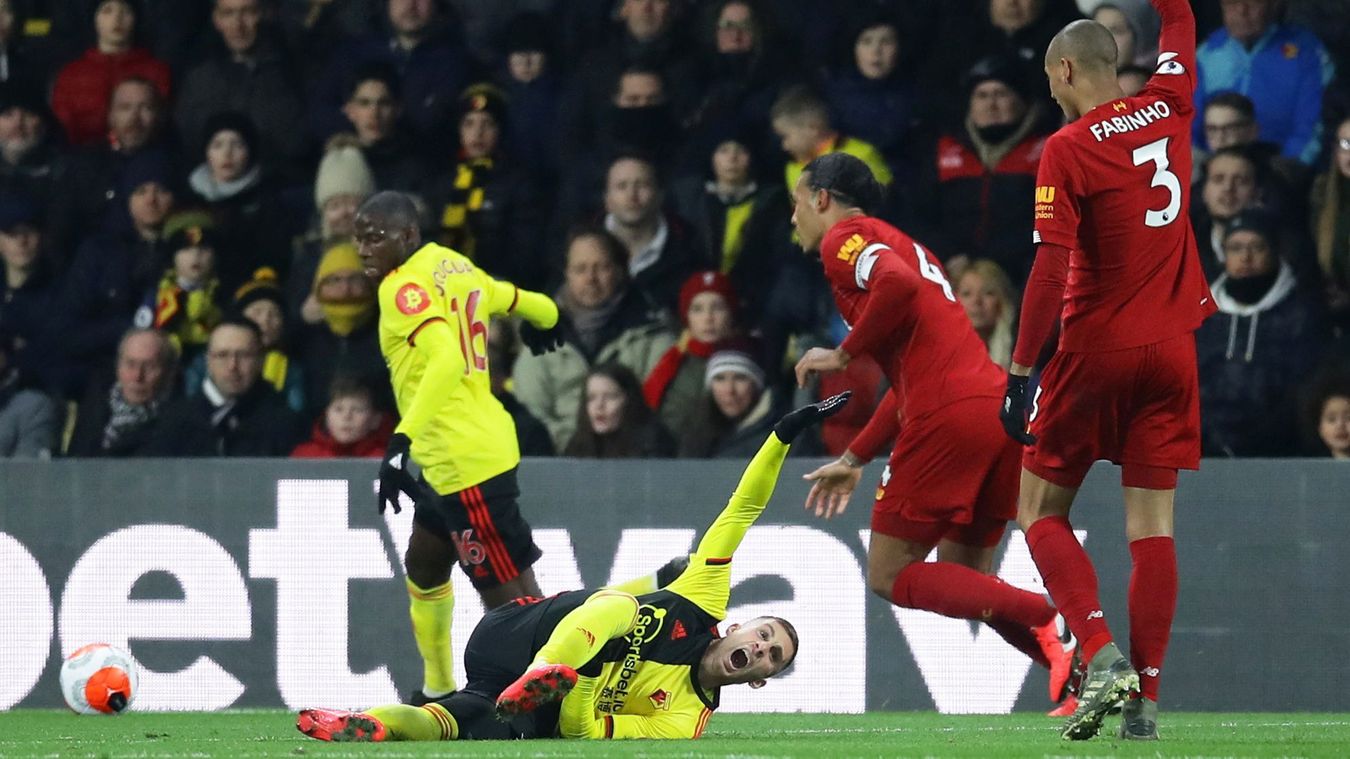 范迪克英超比赛视频,英超足球惊险一幕