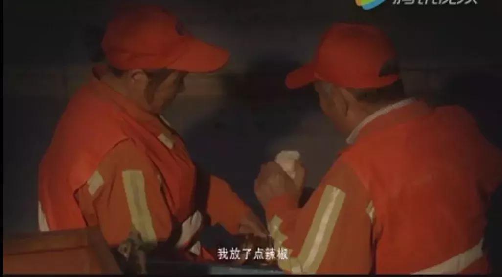 12岁男孩独自为亡父开销户证明,15岁少年为父亲开死亡证明