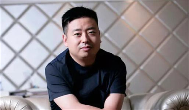 三无亿万富豪：靠十元店发家致富，门店3800家，年入170亿