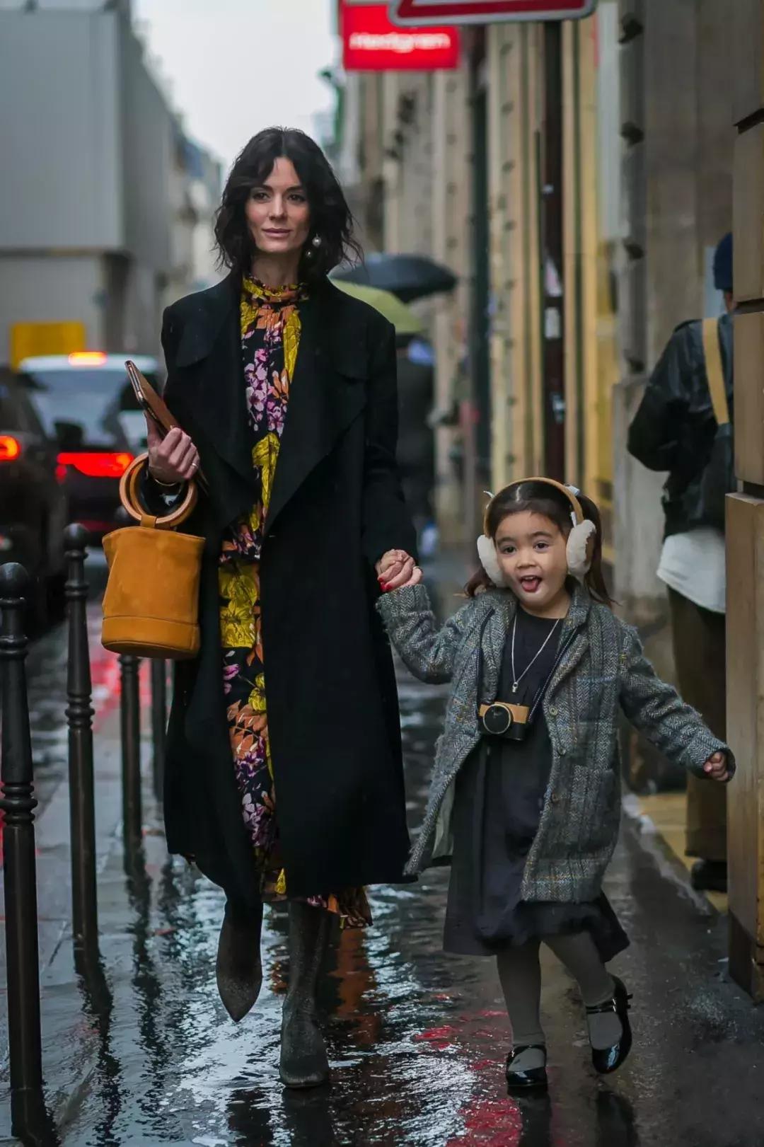 大衣+裙子最好看的经典穿法指南，穿多久都不觉得腻