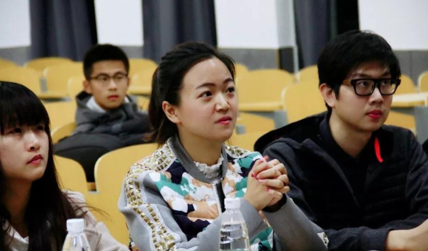 计算机类专业挣钱最少的专业是,计算机类专业最火爆专业就业前景