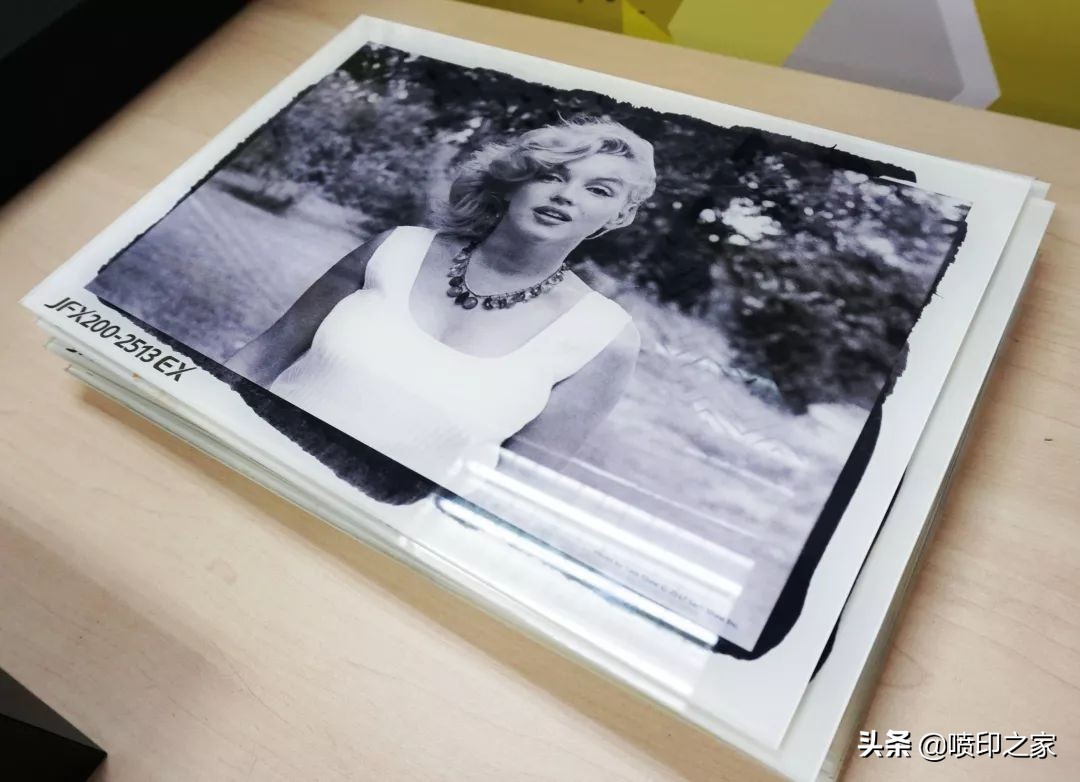 喷绘机和uv卷材机的区别,uv喷绘机有哪些优势